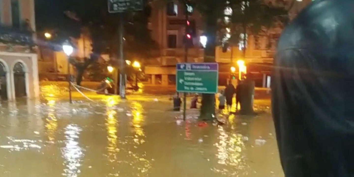 Brésil : des pluies torrentielles causent la mort d’au moins dix-huit personnes