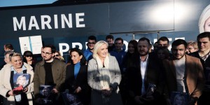 « Convois de la liberté » : Marine Le Pen estime qu’Emmanuel Macron « démarre sa campagne avec des blindés »
