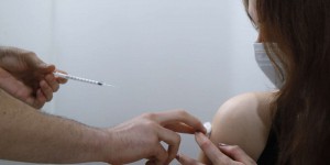 Covid-19 : la HAS recommande de réserver le vaccin Janssen aux personnes présentant une contre-indication aux vaccins à ARN messager