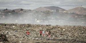 Un enjeu pour l’Afrique : ne pas devenir « la poubelle du monde » des déchets plastiques