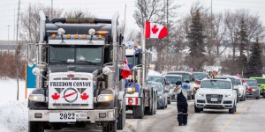Les images de la ville d’Ottawa, paralysée par des dizaines de camionneurs canadiens anti-passe vaccinal