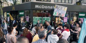 Climat : des militants d’Extinction Rebellion ont bloqué l’accès à deux fast-foods à Paris