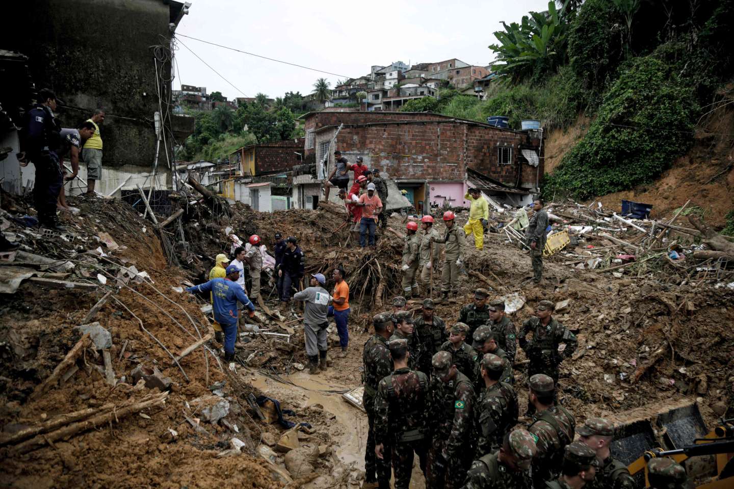 Inondations au Brésil : « On trouve des habitants désemparés, seuls dans la boue »