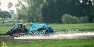 Pesticides : la proposition en trompe-l’œil de la Commission européenne pour réduire de moitié leur usage