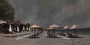 Incendie sur l’île grecque de Lesbos, des centaines d’habitants et de touristes évacués