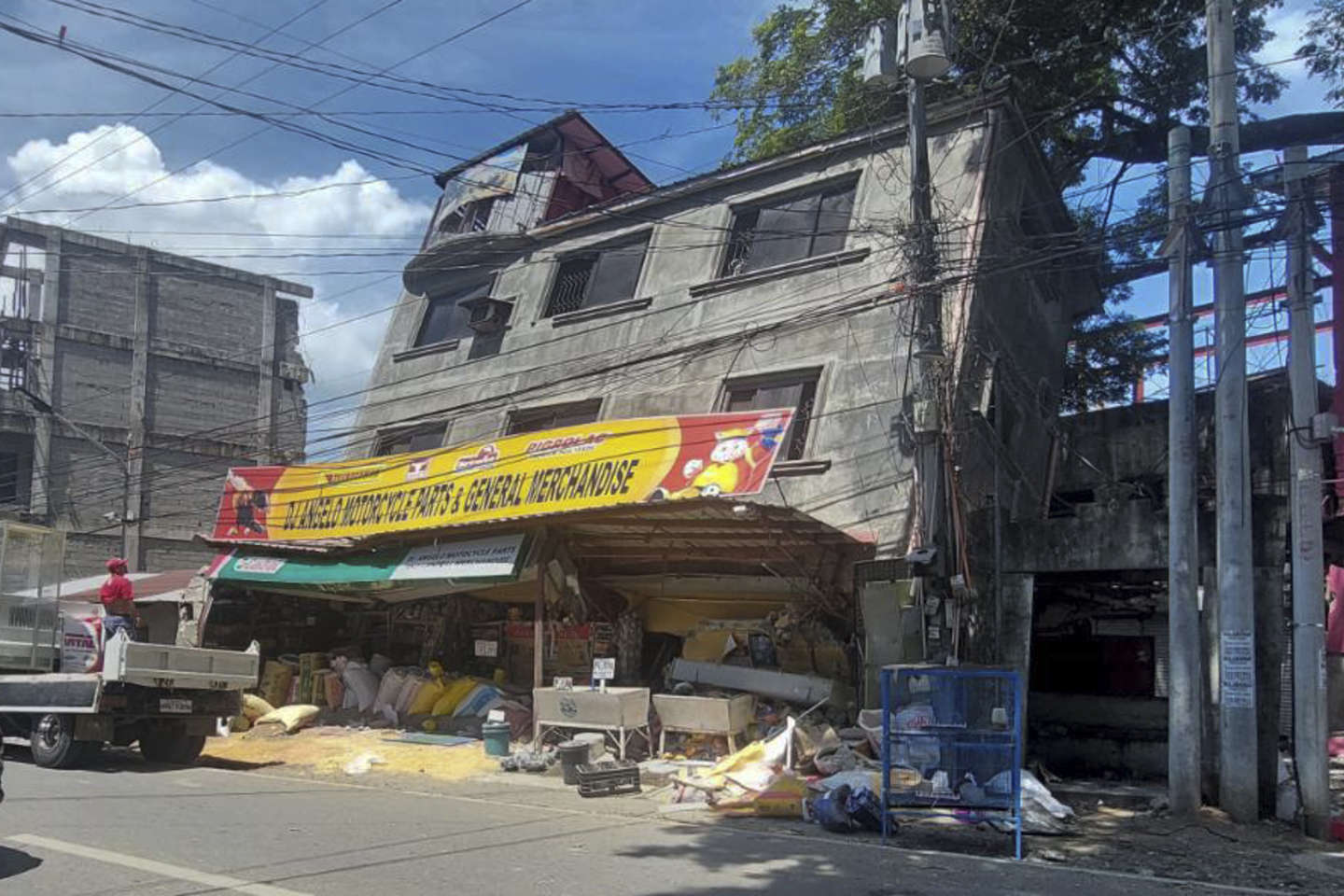 Aux Philippines, un séisme de magnitude 7,1 sème la panique