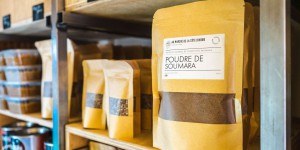 Le « soumbala », une moutarde africaine au secours de la gastronomie française