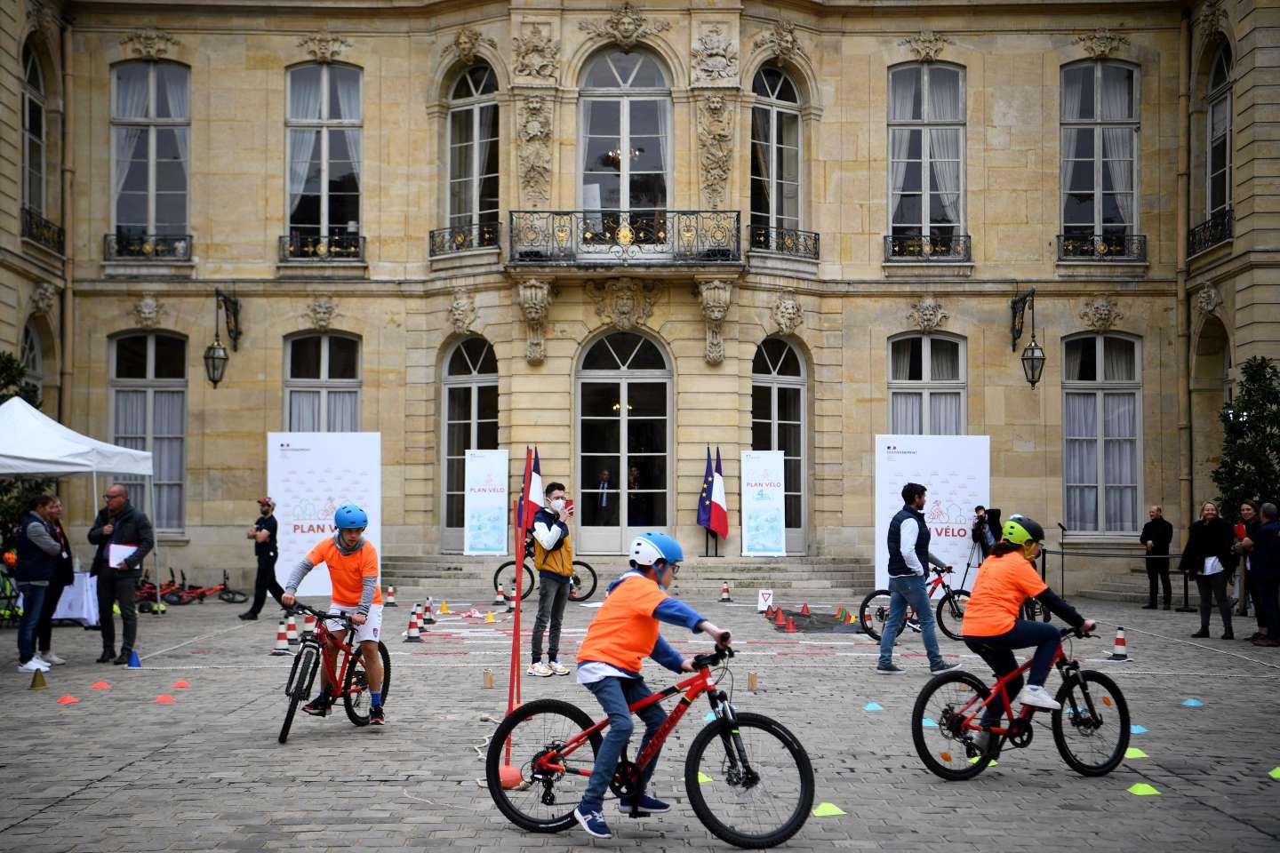 La première ministre Elisabeth Borne plaide pour une « Nation vélo »