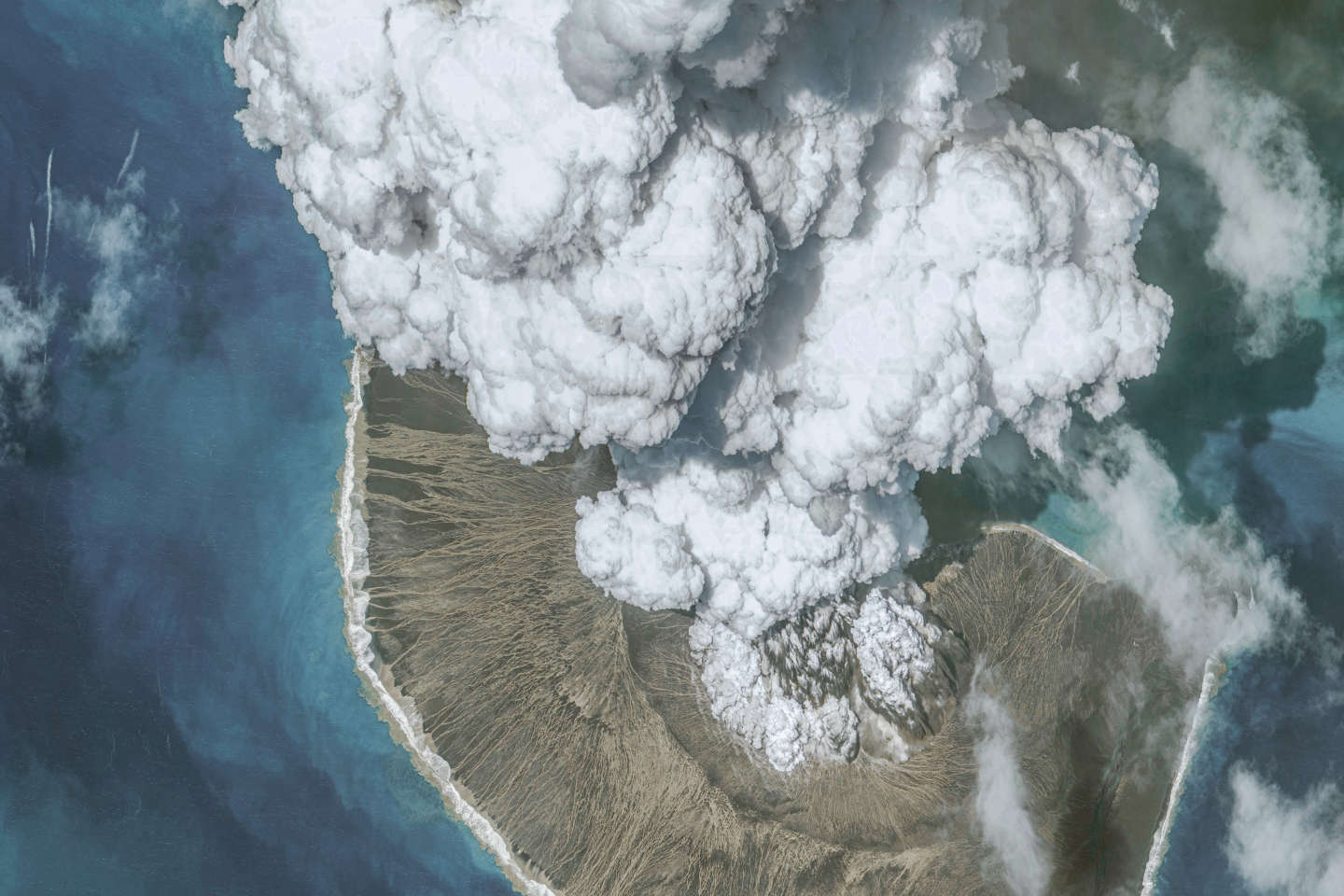 Le volcan Hunga Tonga, à l’origine d’un tsunami hors norme