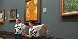 « L’art vaut-il plus que la vie ? » : des militants écologistes s’en prennent à un Van Gogh pour donner l’alerte
