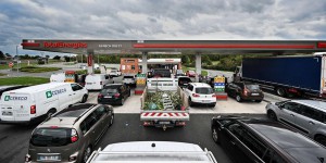 « Le Leclerc, j’ai renoncé quand j’ai vu la queue » : dans les Hauts-de-France, des automobilistes à cran face aux tensions sur l’approvisionnement en carburant