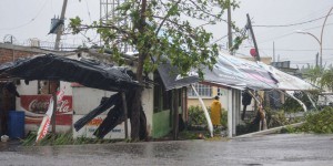 Au Mexique, l’ouragan Roslyn fait au moins deux morts