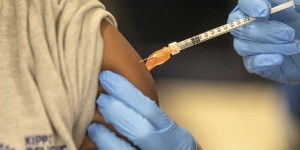 Vaccins contre le Covid-19 : les saignements menstruels reconnus comme un effet indésirable potentiel