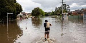 En Australie, des inondations contraignent des habitants à se réfugier sur les toits