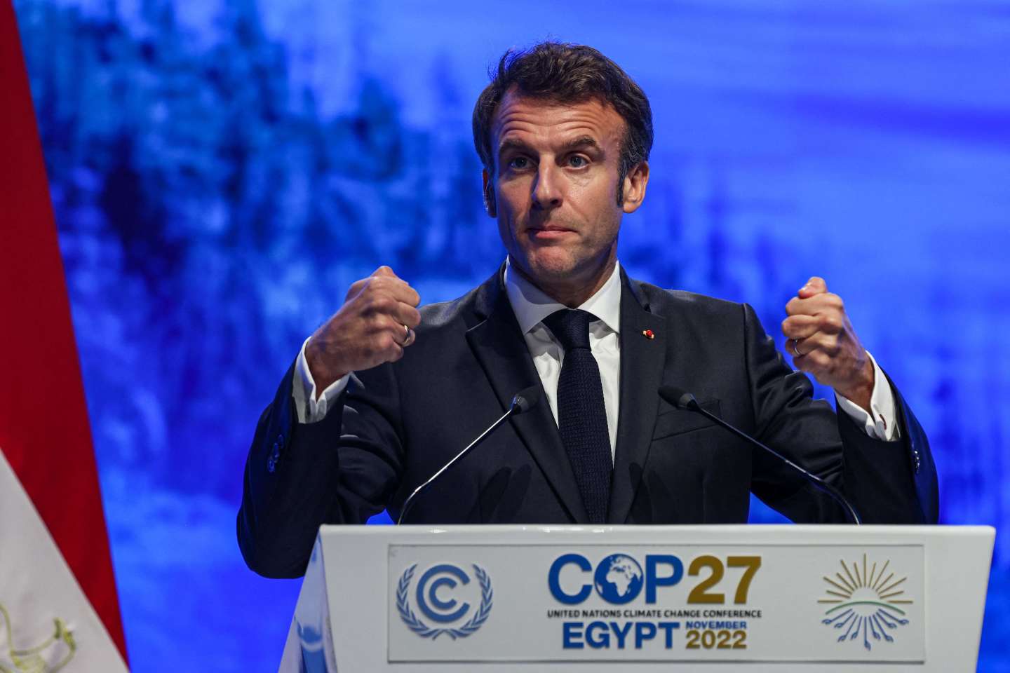 COP27 : A la tribune, Emmanuel Macron plaide pour faire des enjeux climatiques la priorité des dirigeants mondiaux