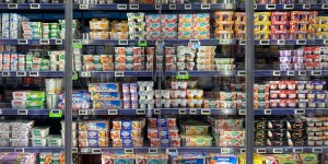 Pollution plastique : pourquoi la France reste accro à ses 15 milliards de pots de yaourt en polystyrène
