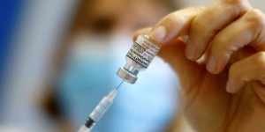 Les autorités de santé françaises recommandent la vaccination de certains bébés contre le Covid-19