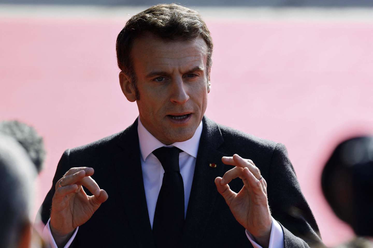 Coupures d’électricité : Emmanuel Macron s’agace contre « les débats absurdes »