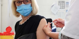 Covid-19 : la présidente du Covars déplore le niveau « désolant » de la vaccination