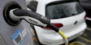 L’Union européenne adopte des règles pour verdir ses batteries, des smartphones aux voitures