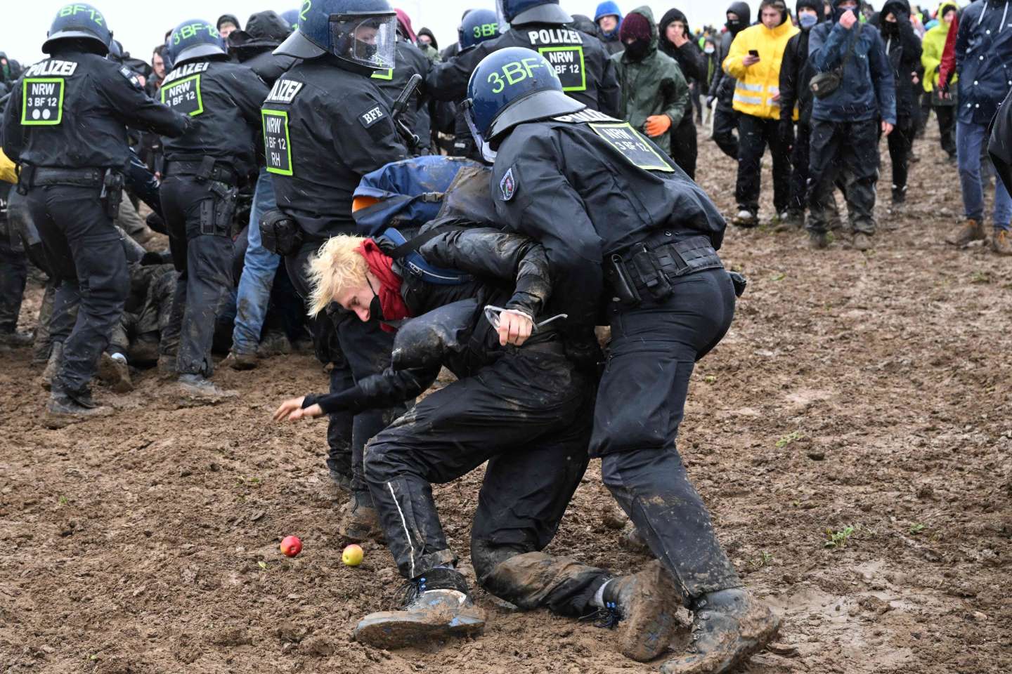 En Allemagne, la police accusée de « violence » lors de la manifestation contre une mine de charbon à Lützerath