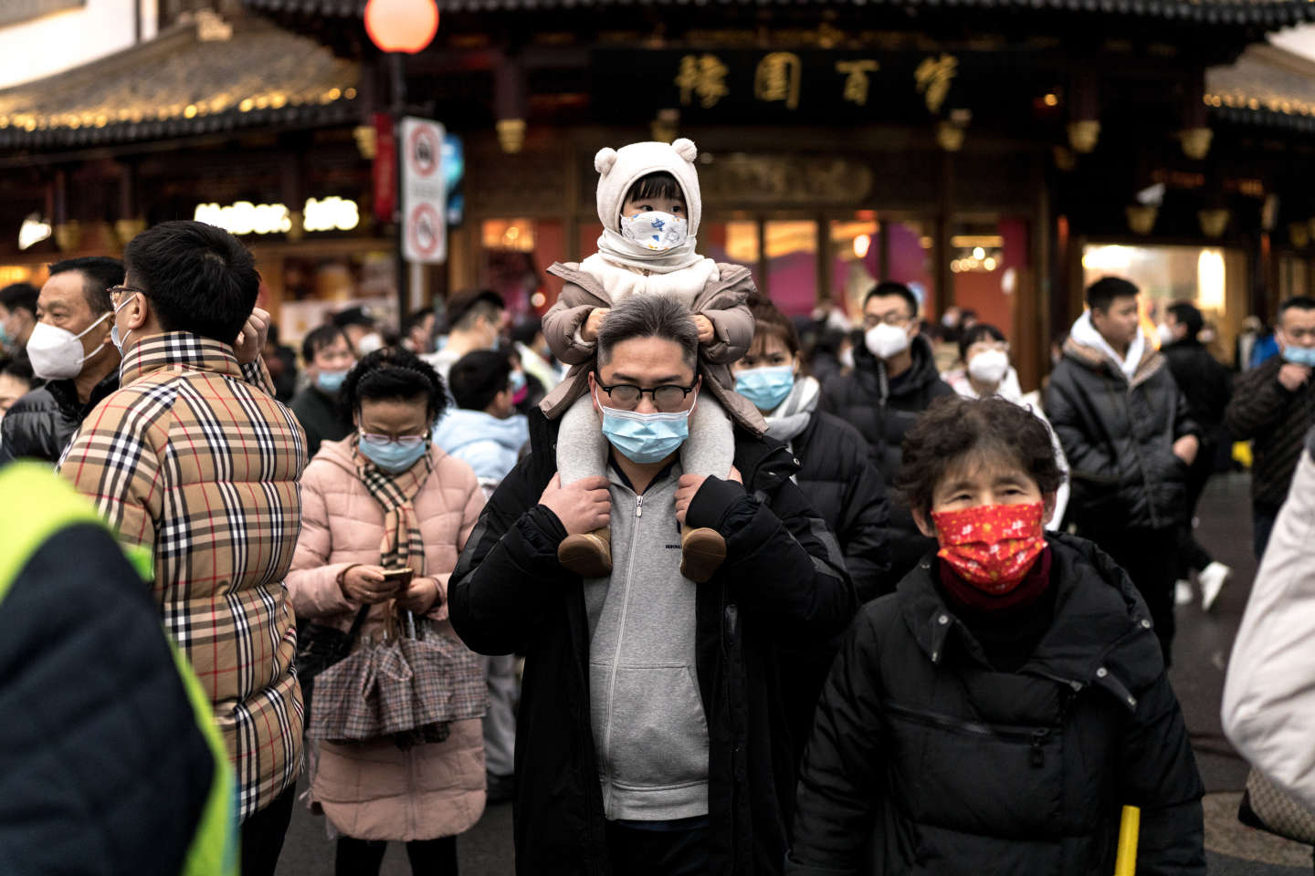 Covid-19 : la France prolonge les contrôles sanitaires imposés aux voyageurs chinois