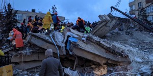 Séismes en Turquie et en Syrie en direct : plus de 2 600 morts, 9 000 blessés et de nombreuses victimes encore dans les décombres