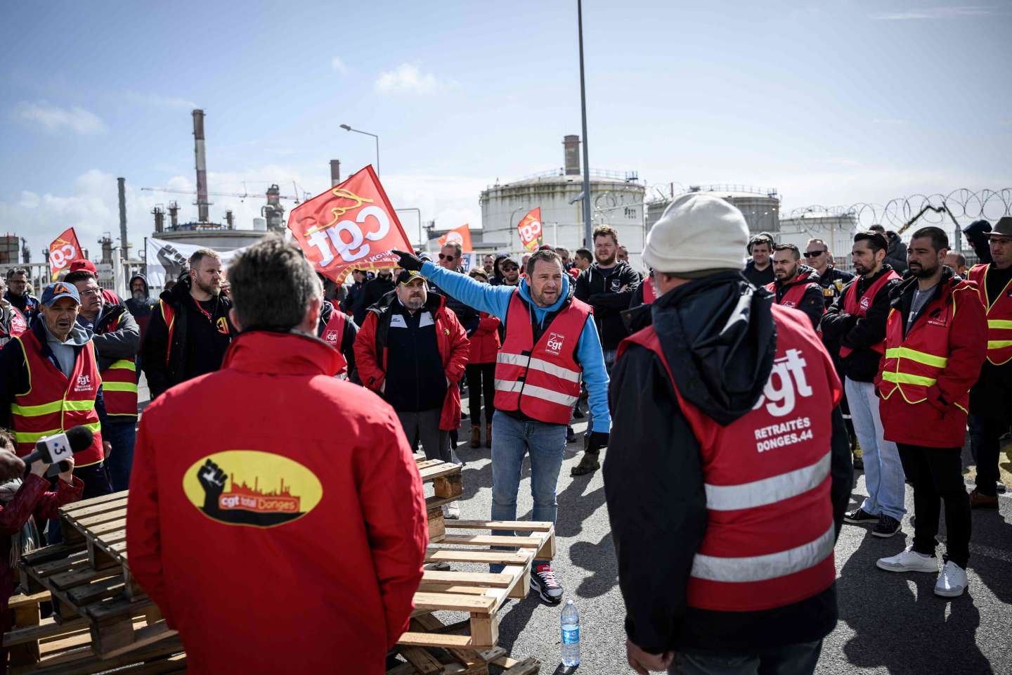 A la raffinerie TotalEnergies de Donges : « On entre dans notre quatrième semaine de grève, fatigués mais déterminés »