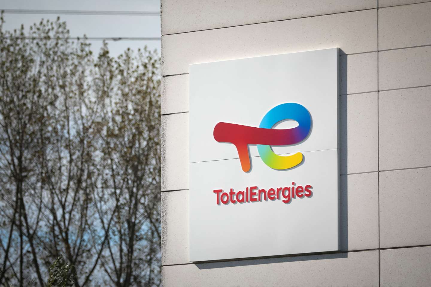TotalEnergies annonce se délester de 1 600 stations-service en Europe pour préparer la fin du thermique en 2035