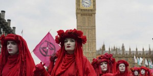 A Londres, les activistes d’Extinction Rebellion tentent la méthode douce