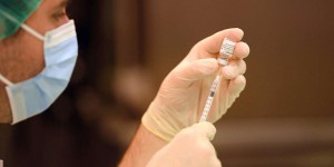 Covid-19 : les soignants non vaccinés pourront être réintégrés à partir de mi-mai