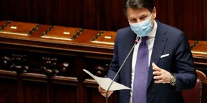 Italie : Giuseppe Conte frappé par « un militant antivax » lui reprochant le confinement et le port du masque