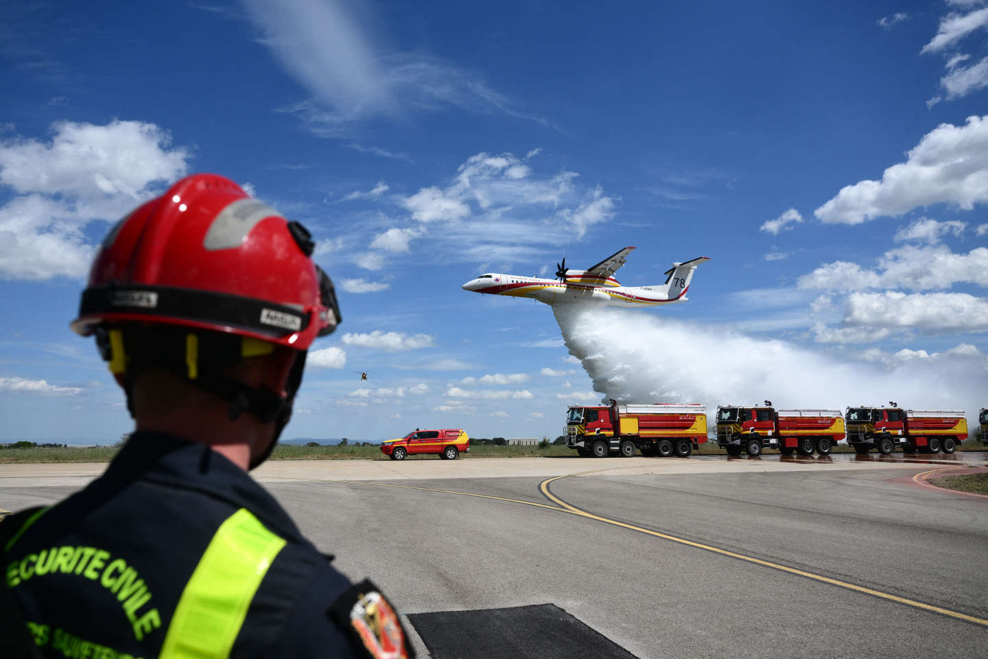 A Nîmes, la flotte aérienne de lutte contre les incendies se prépare à un été à haut risque