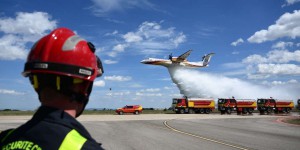 A Nîmes, la flotte aérienne de lutte contre les incendies se prépare à un été à haut risque