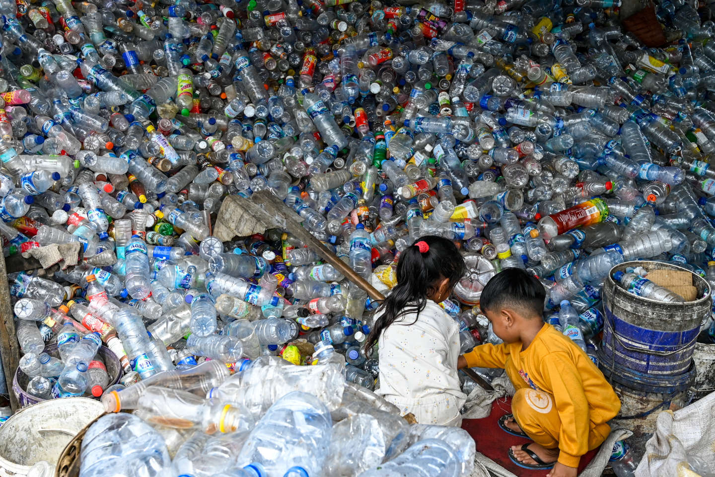 Pollution plastique : Paris, étape cruciale dans les négociations sur un traité international