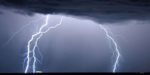 Météo-France place onze départements en vigilance orange aux orages, la Martinique en alerte cyclone