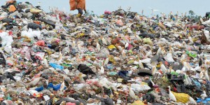 Pollution plastique : négociations à Paris pour un traité international