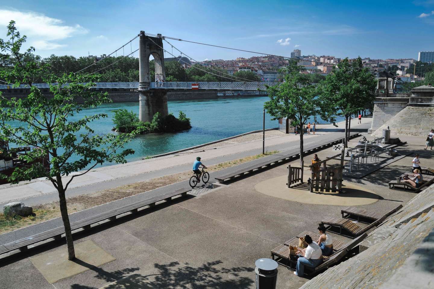 Réchauffement climatique : Lyon veut installer des piscines dans le Rhône et la Saône