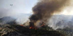 Canicule et incendies, en direct : dans le centre de la Grèce, une zone d’exclusion à la suite d’explosions dans un dépôt de munitions