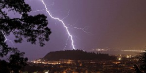 Vingt départements placés en vigilance orange orages et canicule dans l’est de la France