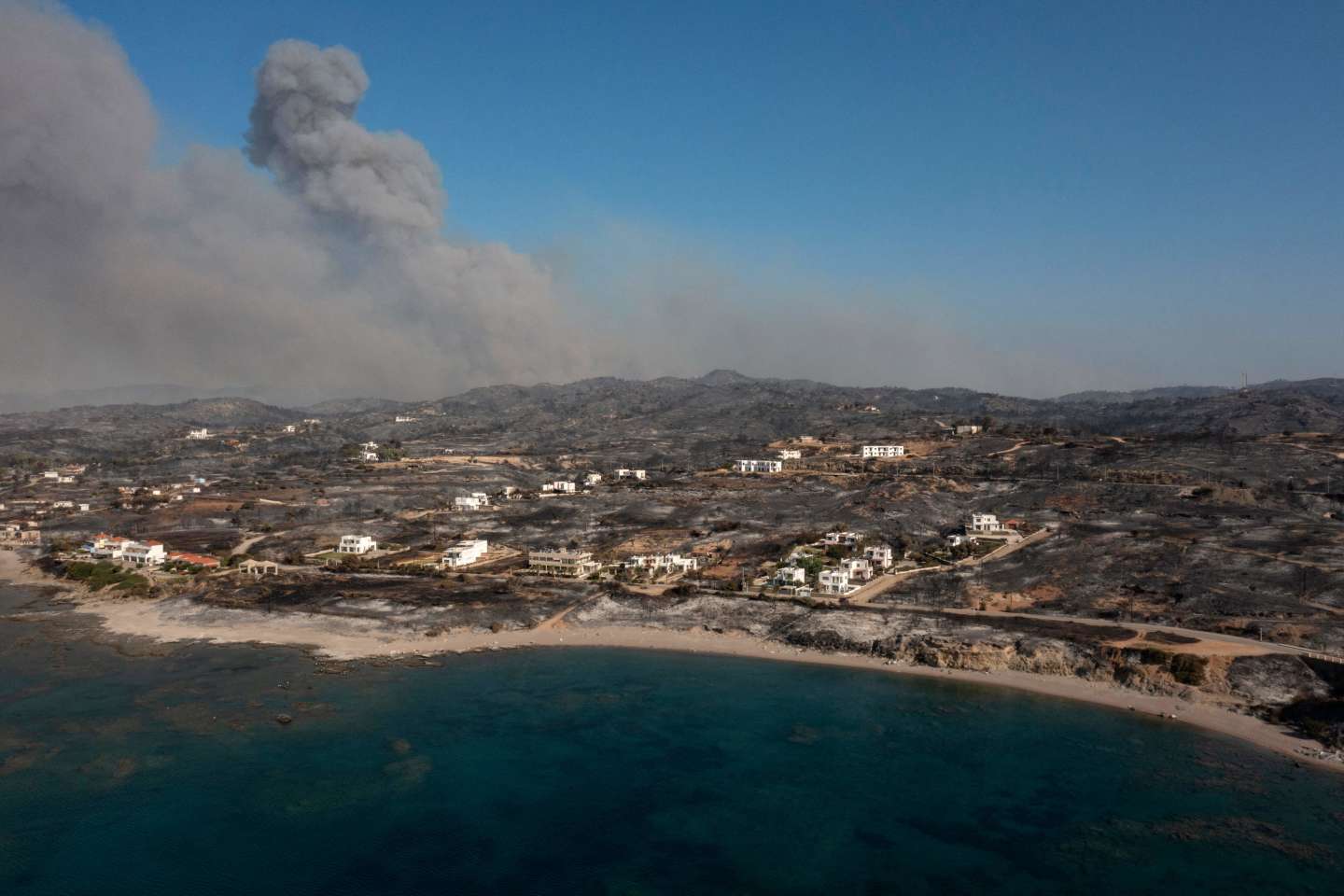 En Grèce, la gestion des incendies sur l’île de Rhodes vivement critiquée