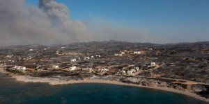 En Grèce, la gestion des incendies sur l’île de Rhodes vivement critiquée
