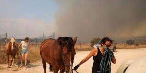En Grèce, une zone balnéaire menacée par les incendies