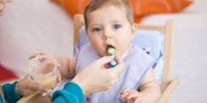Retarder la diversification alimentaire chez les enfants augmente le risque de développer des allergies