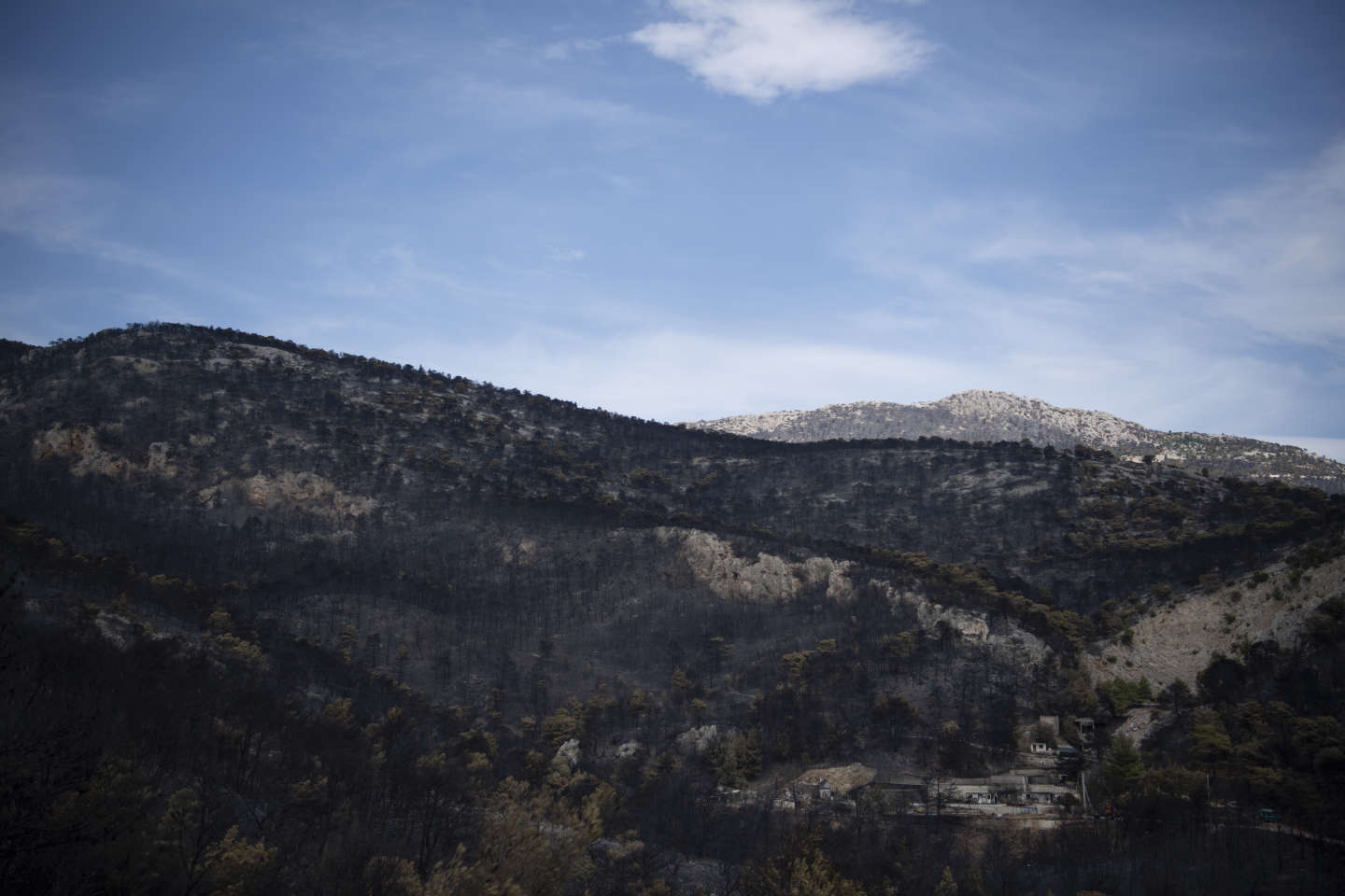 Incendies en Grèce : des centaines de pompiers mobilisés pour le neuvième jour consécutif