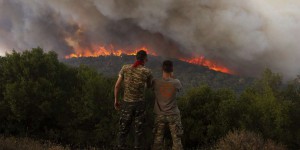 Les incendies en Grèce vont ravager plus de 1 500 kilomètres carrés, déplore le premier ministre