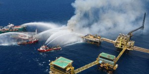 Mexique : une fuite de pétrole en mer touche les plages