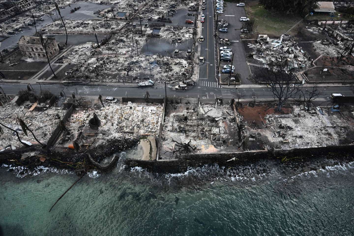 Les ravages des incendies à Hawaï vus du ciel