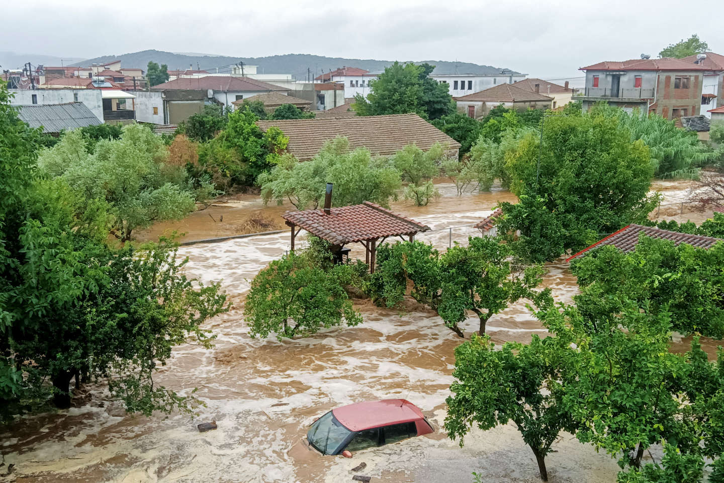 Après les incendies, la Grèce touchée par des pluies torrentielles qui ont fait au moins un mort