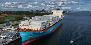 Le « Laura-Maersk », premier navire au biométhanol et symbole de la complexe transition maritime